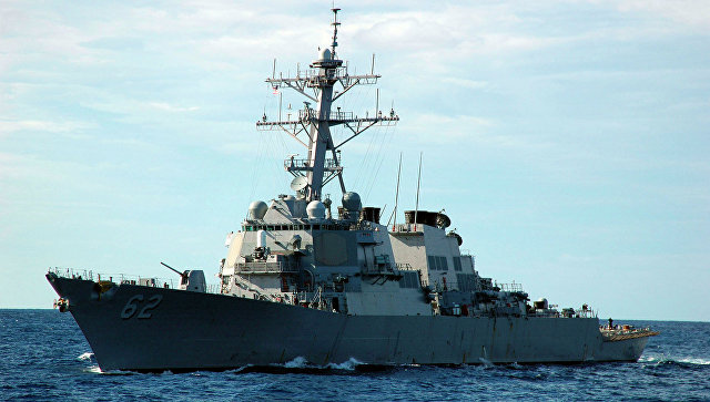 Эсминец ВМС США получил "пробоину" от филиппинского сухогруза