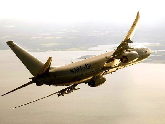 Как и зачем Су-27 ВКС России "побрил" и напугал RC-135