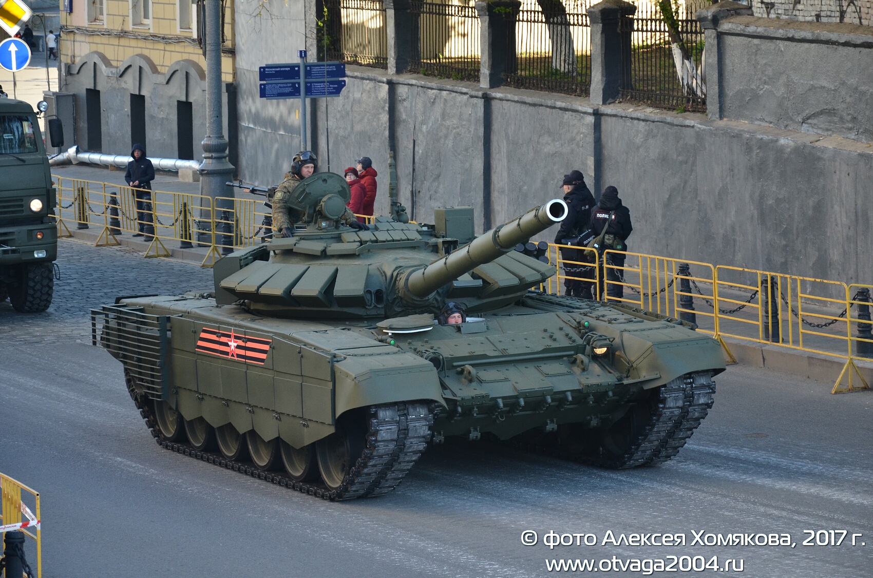 Основные танки Т-72Б3 на генрепетиции Парада Победы в Москве (7 мая 2017)