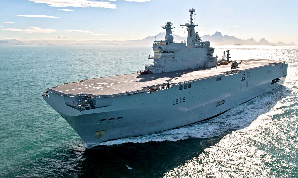 До 2025 года ВМФ России получит два десантных корабля — аналога «Мистраля»