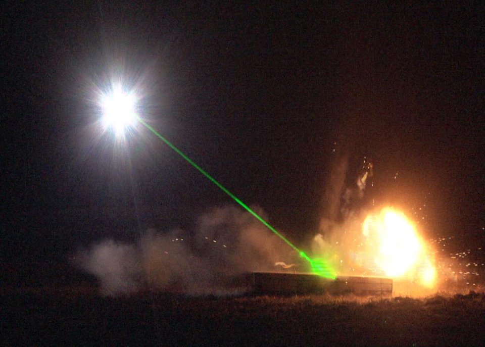 ВМС США испытали в Персидском заливе лазерное оружие