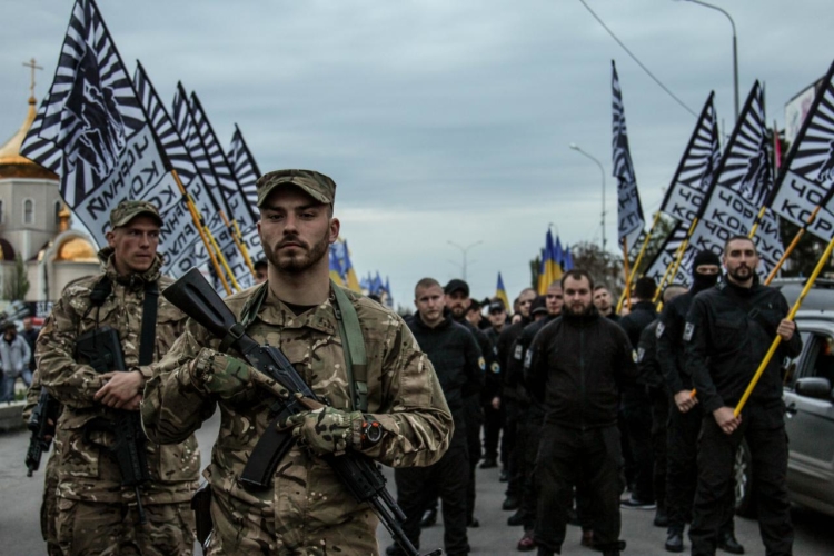 Боевики «Азова» унизили беглого националиста из России