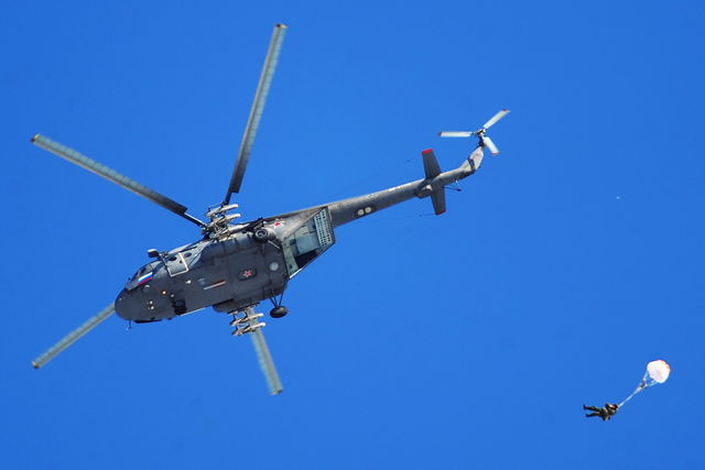 ВКС РФ получат более сотни новых самолетов и вертолетов в 2018 году