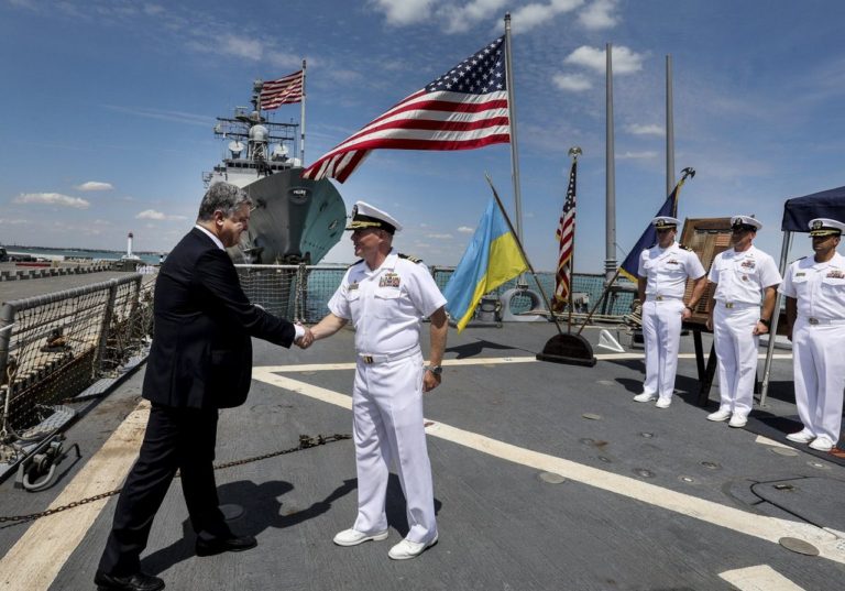 «Выплывают» на браваде: украинский флот надеется на «разорительный подарок»