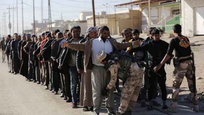 Армия Ирака задерживает в Мосуле боевиков маскирующихся под мирных граждан