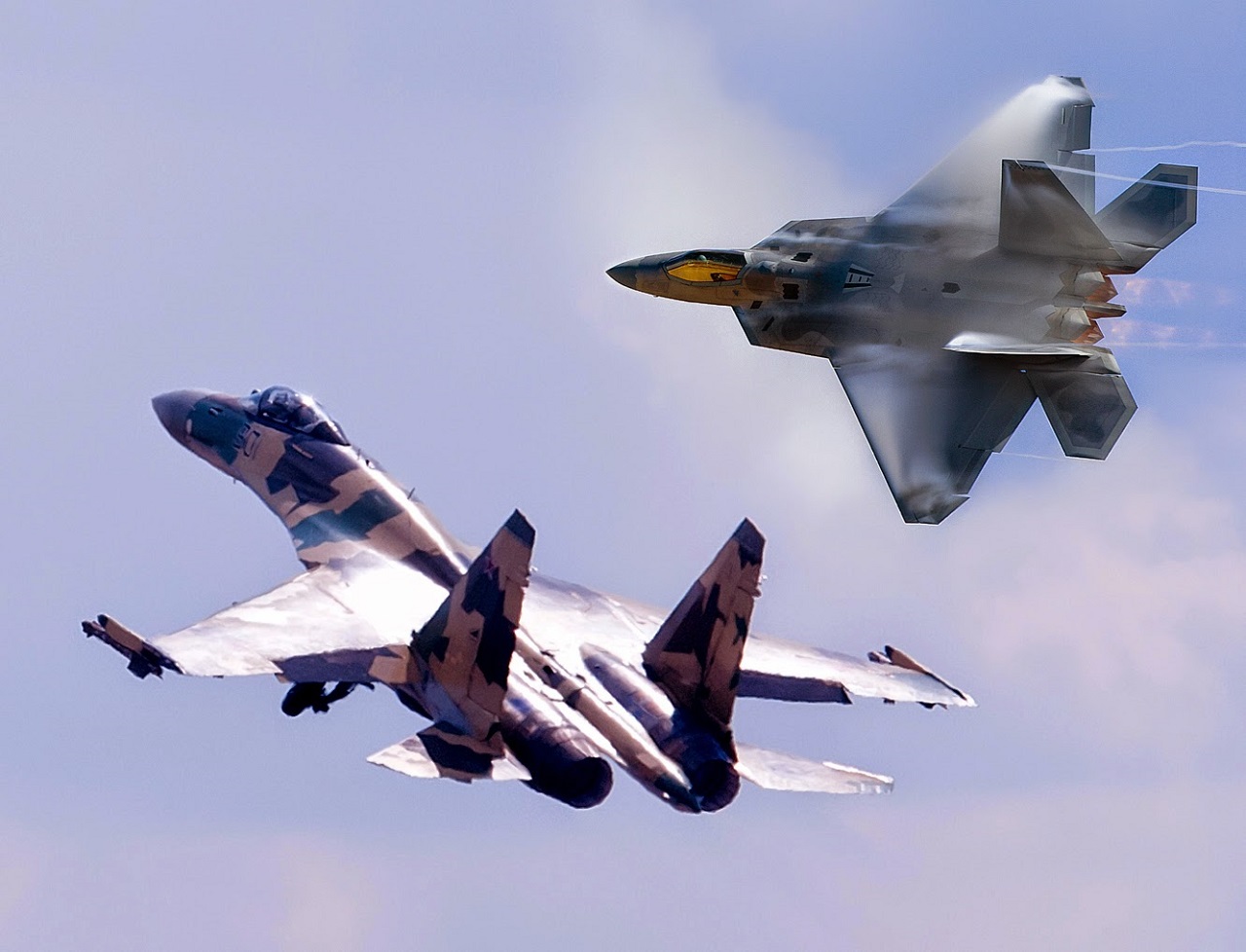 Су-35 vs F-22: кто сильнее в воздушном бою