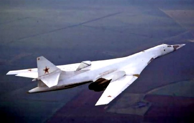 Изменяемая стреловидность: зачем российские самолеты «поджимают» крылья