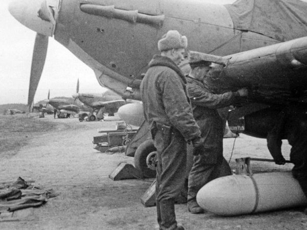 Нелетающие истребители: Как союзники «помогали» СССР списанными самолетами