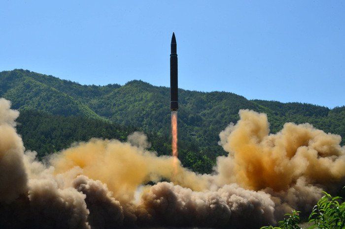КНДР перешла к запуску ракет по «боевым» траекториям