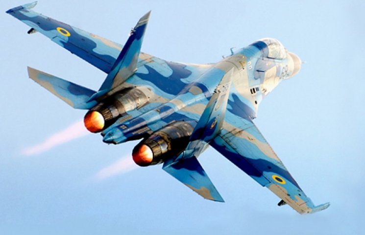 Ночные полёты: украинцы отработали сложные маневры на Су-27