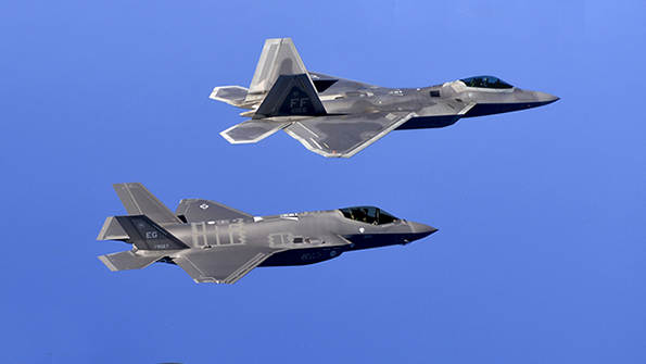 Появились кадры недавних учений 5 поколения: уникальные полёты F-35 и F-22