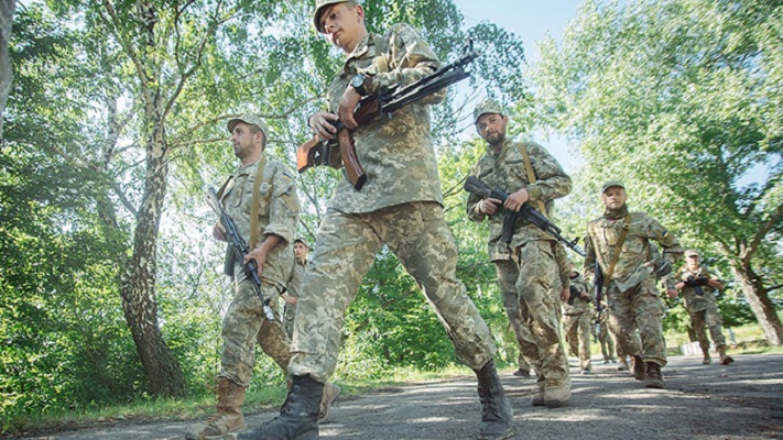 Пусть в другом месте воюют: жители села на Донбассе «зарыли» блиндаж ВСУ