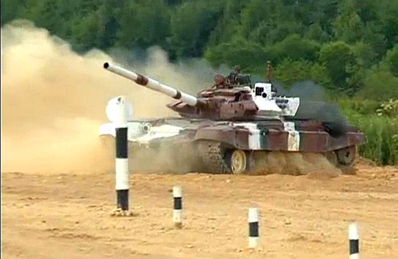 Африканский Т-72 устроил «дрифт» на «танковом биатлоне»