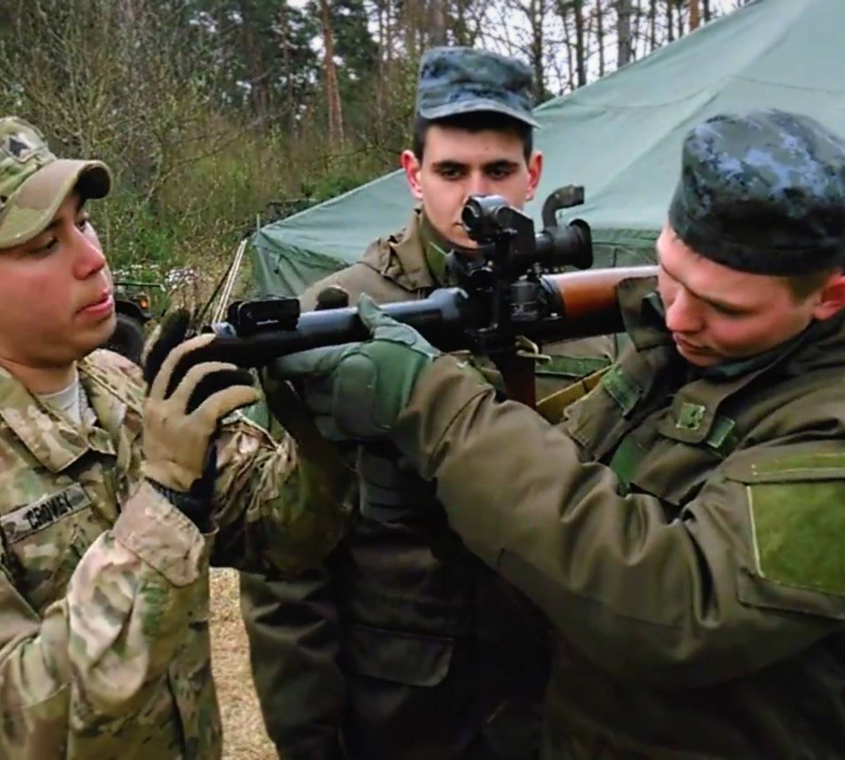 Война в Донбассе глазами американцев: научитесь сперва пользоваться оружием