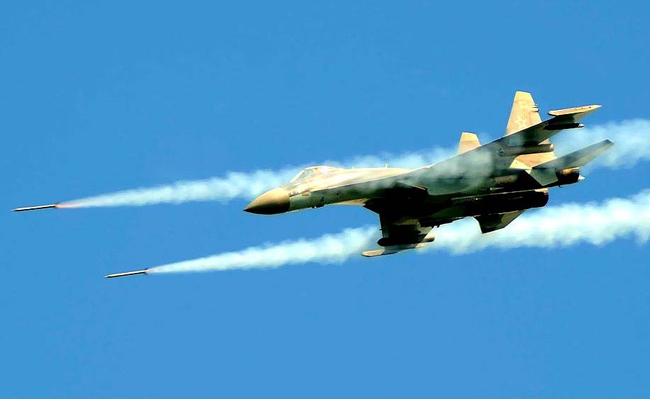 Су-35 в действии: массированные авиаудары перемалывают боевиков