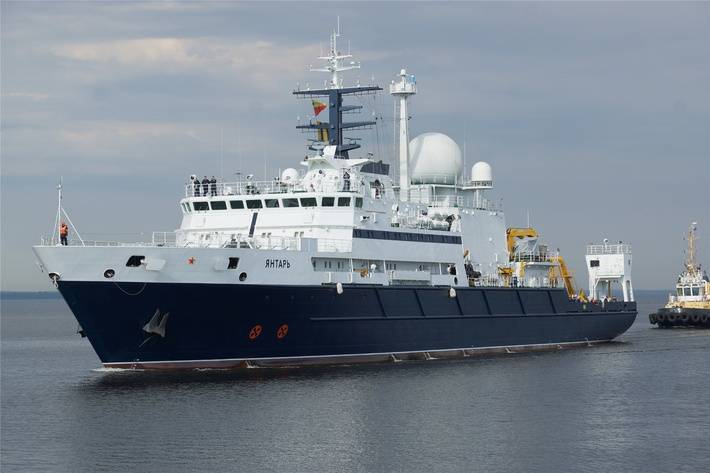 СМИ встревожены: секретный корабль «Янтарь» контролирует подводные кабели