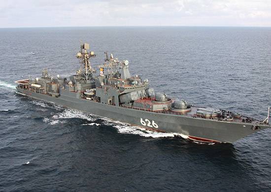 Российский боевой корабль охраняет торговые суда в Красном море