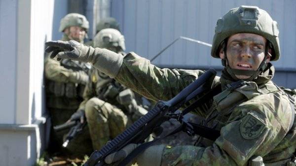 WSJ: У российских границ телефоны натовских солдат сходят с ума