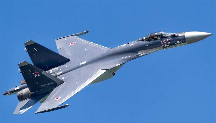 Новейшие истребители РФ: Су-35С провел испытания в связке с Ту-22М3