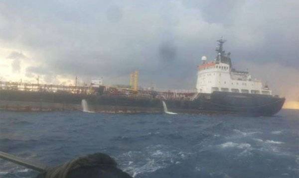 Ливийский пограничный катер попытался потопить танкер из Крыма