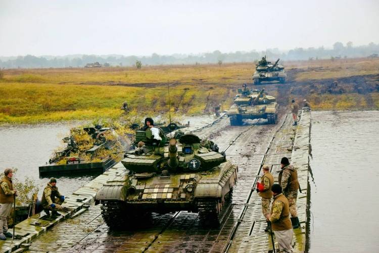 Командование ВСУ закрыло блокпост «Новотроицкое»: замечены танки и БМП