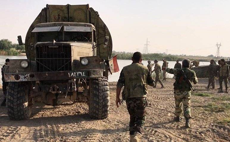 Тяжелые бои на побережьях Евфрата: боевики крепко засели в Ат-Табии