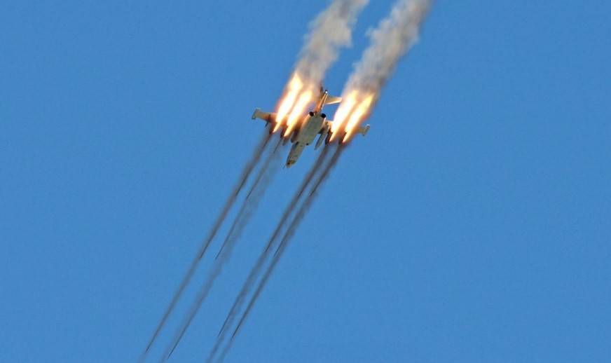 Штурмовики Су-25 ВКС РФ мощно отутюжили боевиков на севере Хамы
