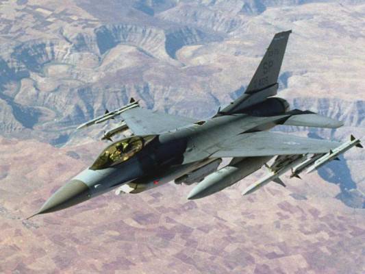 Читатели западных СМИ высмеяли неудачную погоню F-15 за НЛО в Орегоне
