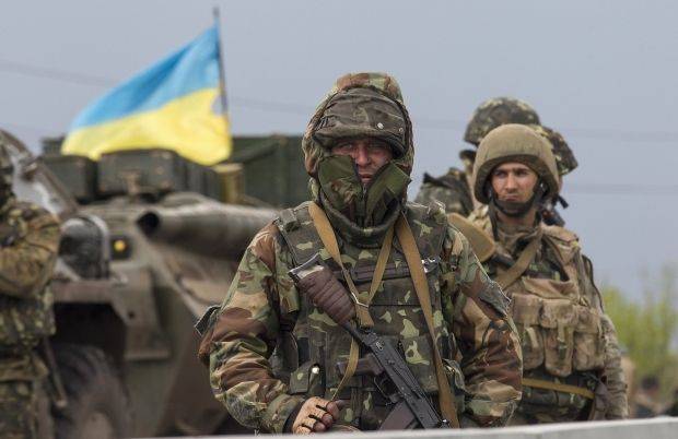 Чем воюет Украина в ожидании американского оружия
