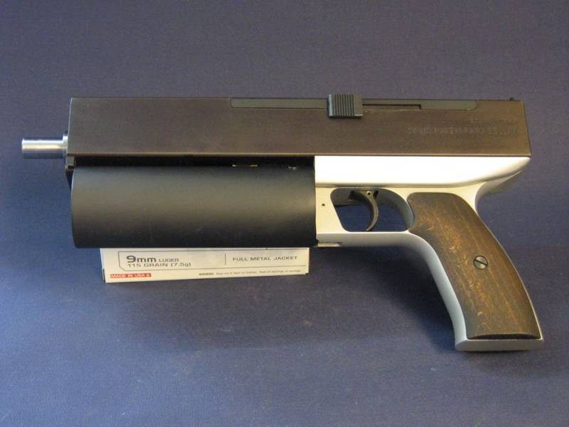 Пистолет со шнековым магазином системы Роберта Вёрёша