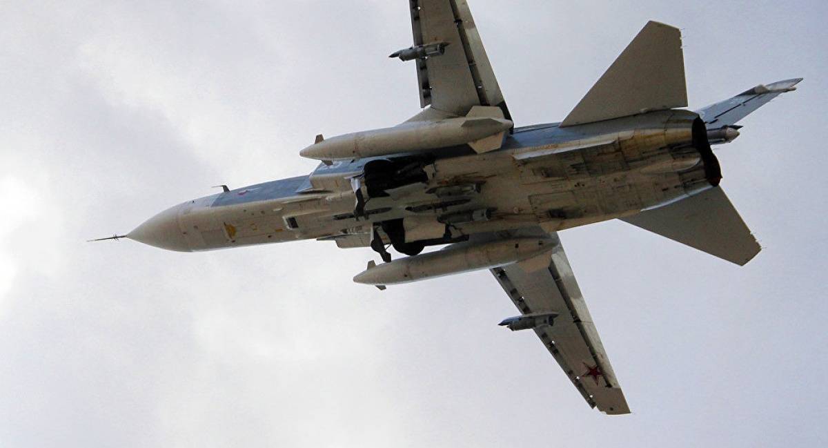 В Сеть попало видео, как Су-24М ВКС РФ уходит от зенитного огня боевиков