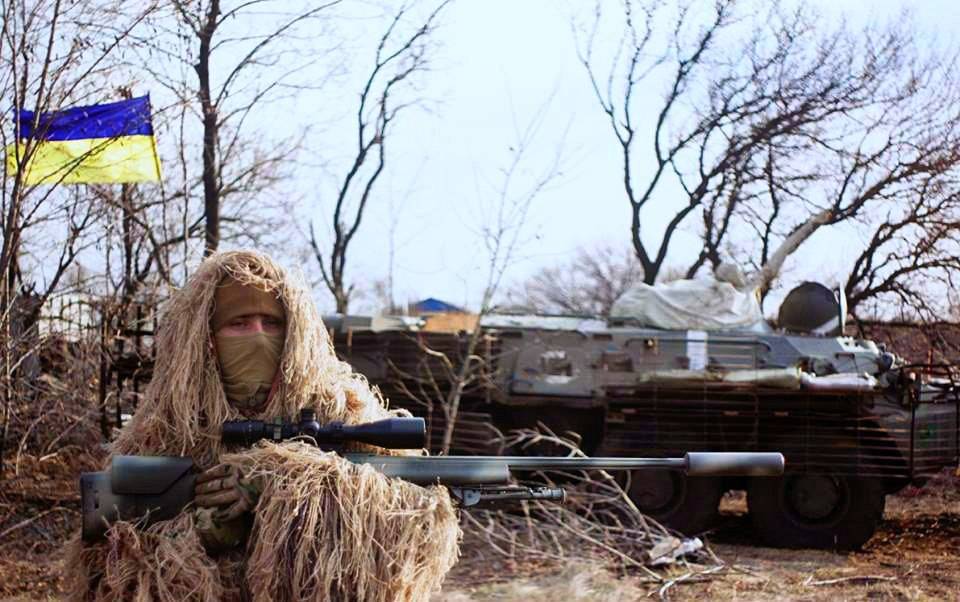 С миру по нитке: чем Украина вооружает своих снайперов на Донбассе