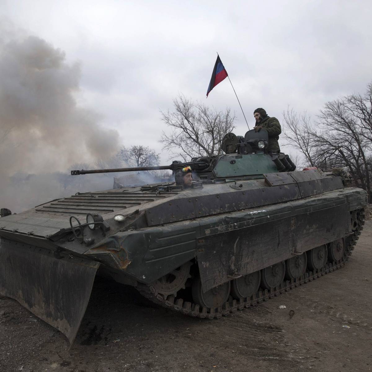 Бойцы ВСУ опубликовали кадры попадания снаряда в БМП ополченцев ДНР