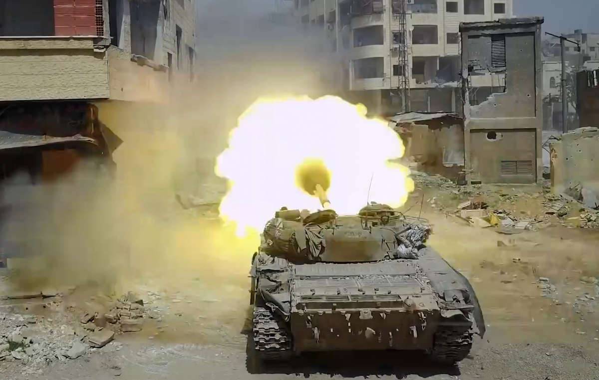 Зачистка на юге Дамаска: на видео попали удары САА по позициям боевиков