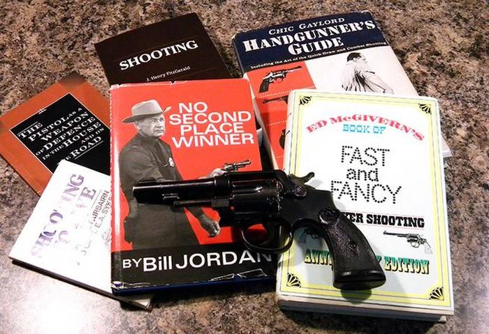 Несколько советов по самообороне с револьвером от Тайгера МакКи