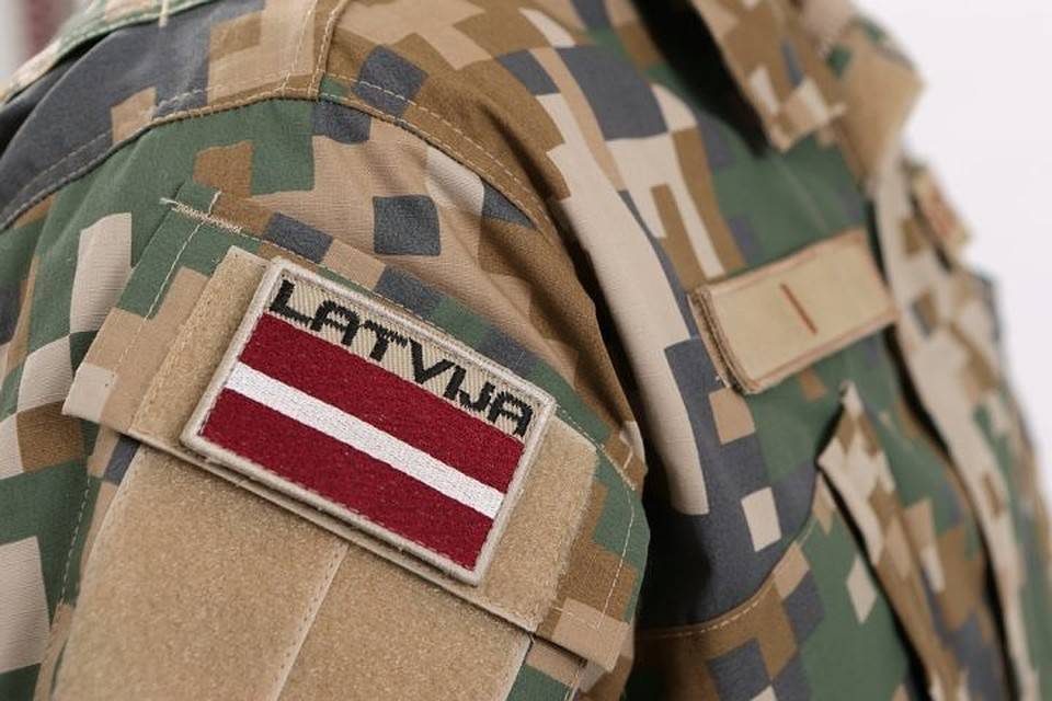 Каждый сам за себя: Латвия не будет защищать граждан в начале войны