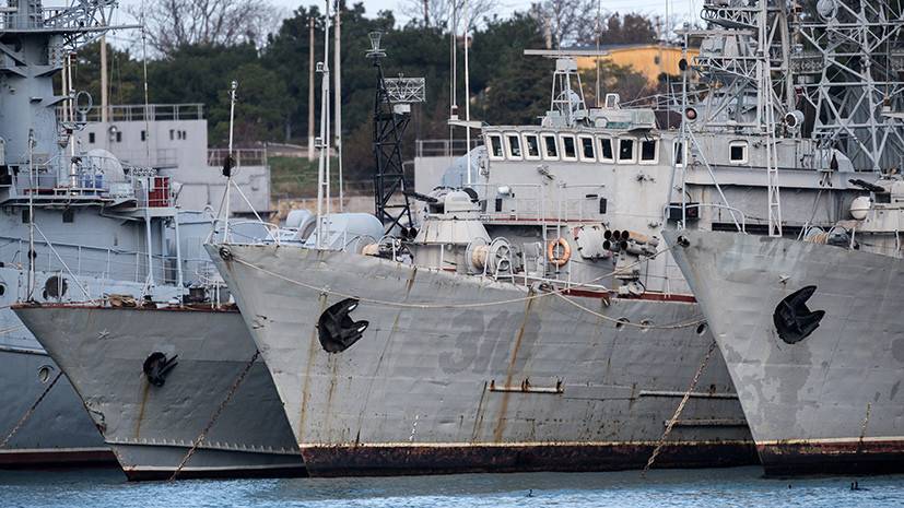 Флот "ржавых корыт": украинские корабли угрожают ВМФ России в Азовском море