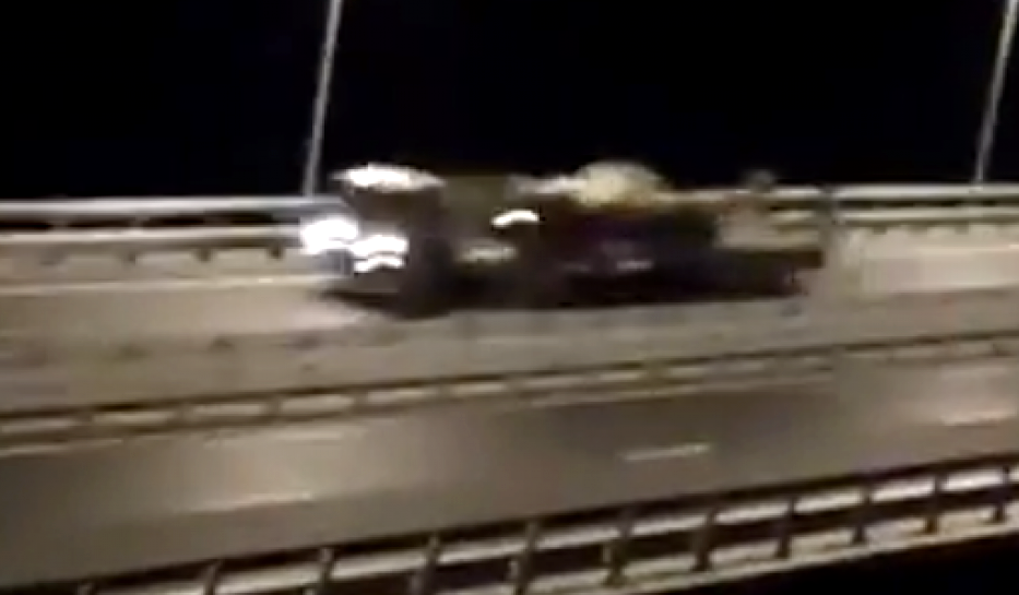 Украинский офицер показал «клип» о ночном перегоне техники по Крымскому мосту
