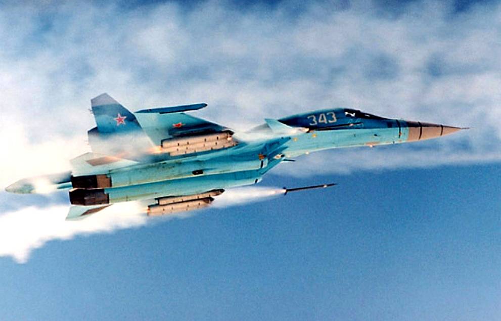 Российские Су-34 отработали уничтожение вражеской ПВО на границе с Украиной