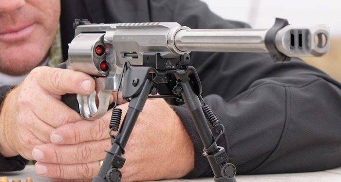 Model 460XVR: мощный охотничий револьвер от Smith & Wesson в действии