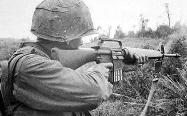 Почему во Вьетнаме американская винтовка М16 была такой ненадёжной?