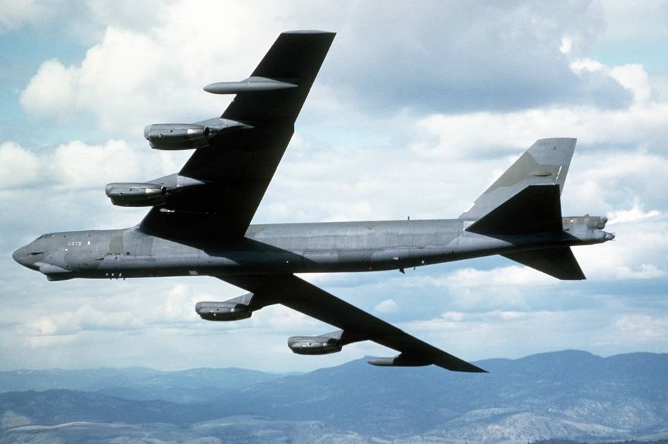 Американский Boeing B-52 у границ РФ: США решили нарушить равновесие сил
