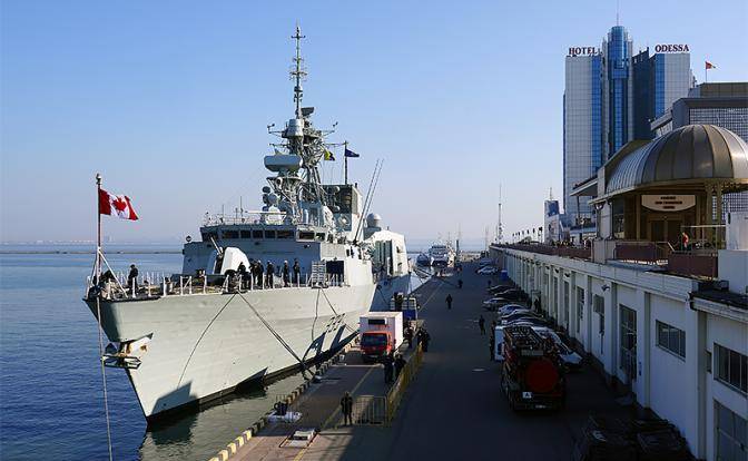 НАТО обещает: Черное море забурлит от мощи наших фрегатов и эсминцев
