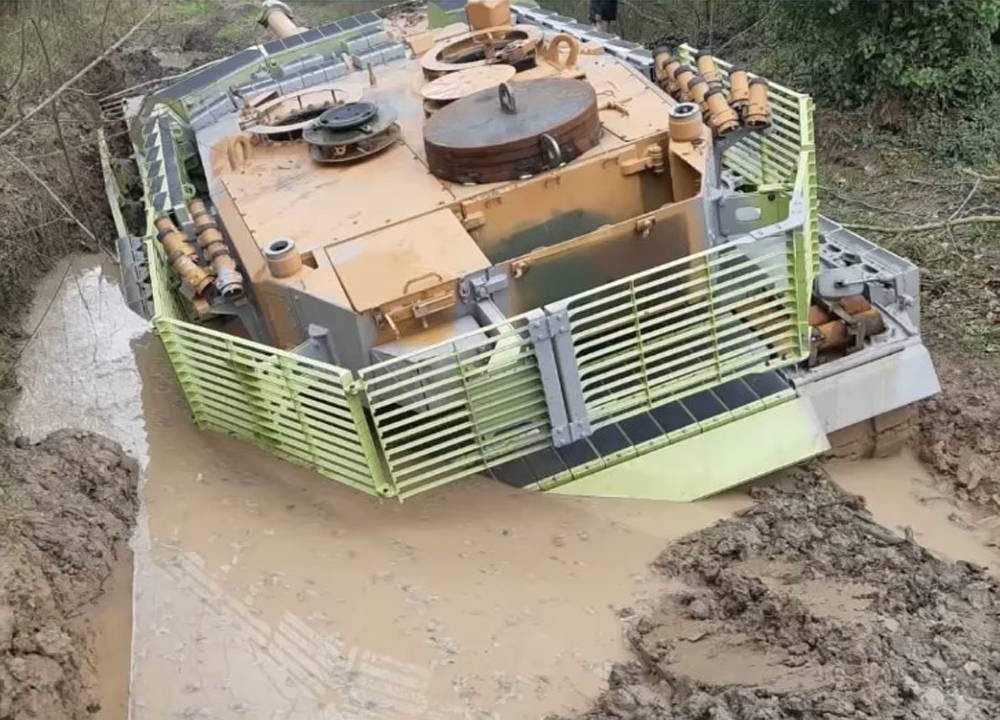 Утонул в грязи: у новой версии Leopard-2А4 есть проблемы с проходимостью