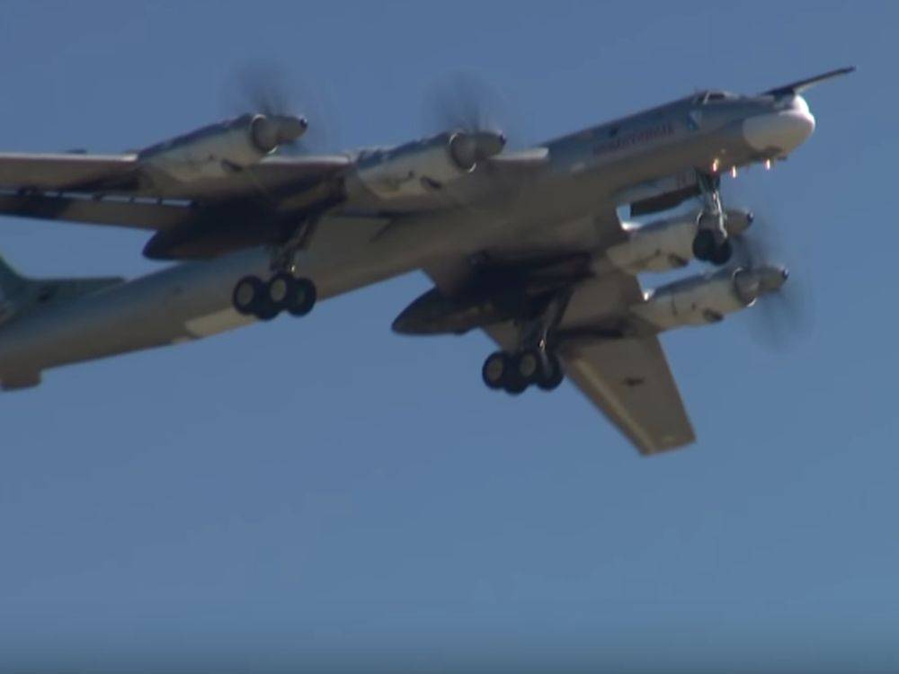 Российские бомбардировщики второй день кружат у границ США