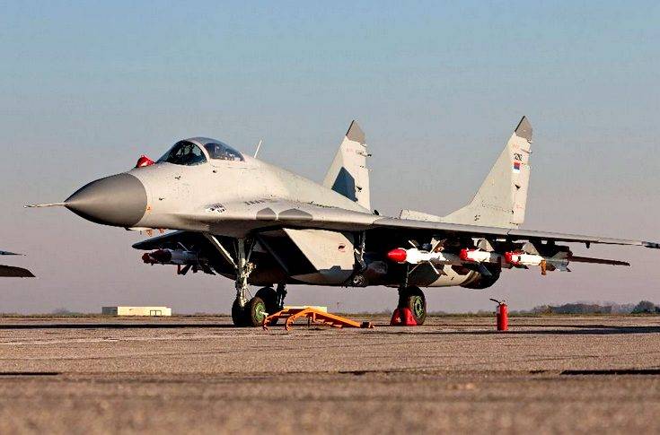 Сербия выдвинула к границе с Косово армию, в воздух подняты МиГ-29