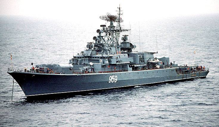 Крейсер ВМС США жестко пересек курс российскому боевому кораблю