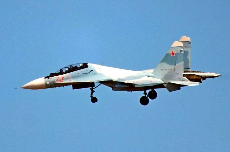 Нештатная ситуация с Су-30 в небе над Севастополем попала на видео