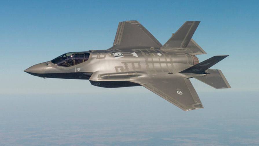NI о "смертельной схватке" в небе: какой самолет-невидимка "сокрушит" F-35