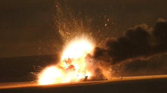 Удар ВКС РФ по танку боевиков в Хаме: уничтожение техники попало на видео